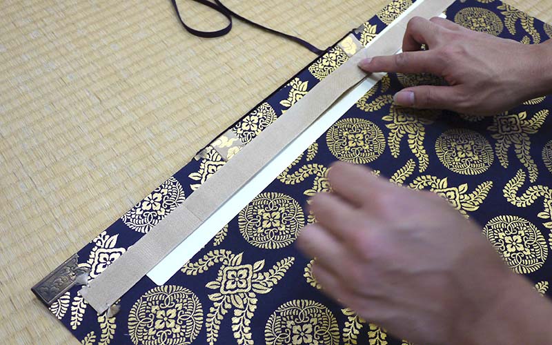 右の風帯を折り込む