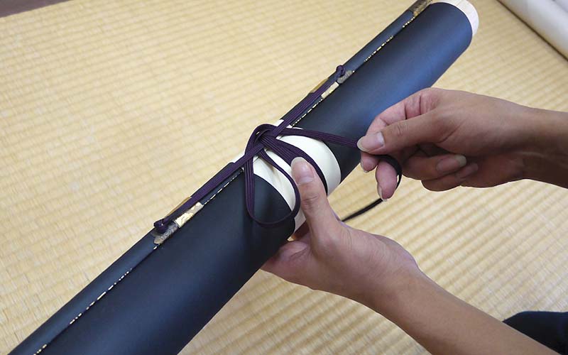 巻紐をほどく